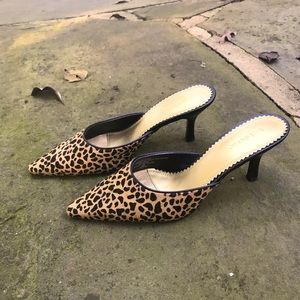 LIZ CLAIBORNE CHEETAH-PRINTED CALF HAIR HEELS 7.5M